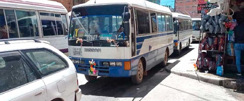 Micros con placas del interior del país ya no podrán circular