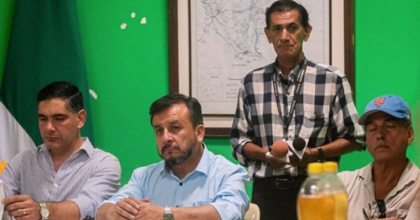 Gobierno y Comité Cívico del Beni fijan plazo de 48 horas para garantizar gasolina especial