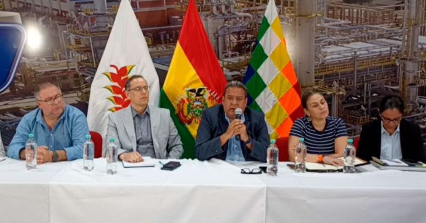 YPFB aclara que “el color de la gasolina no tiene ninguna relación con la calidad” del combustible