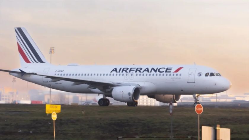 Un avión de Air France, forzado a dar media vuelta en Martinica al incendiarse un reactor