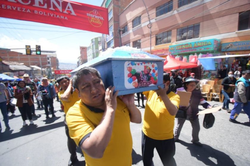 La Paz despedirá hoy al Pepino entre lágrimas, risas y cierre de vías