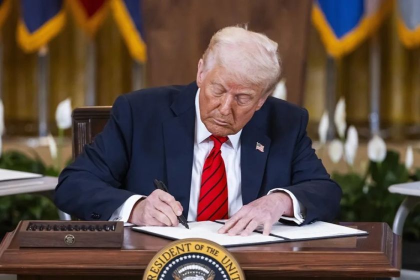 EE.UU. aplica desde hoy un nuevo arancel global del 10 %, pese al anuncio de Trump de subirlo al 15%