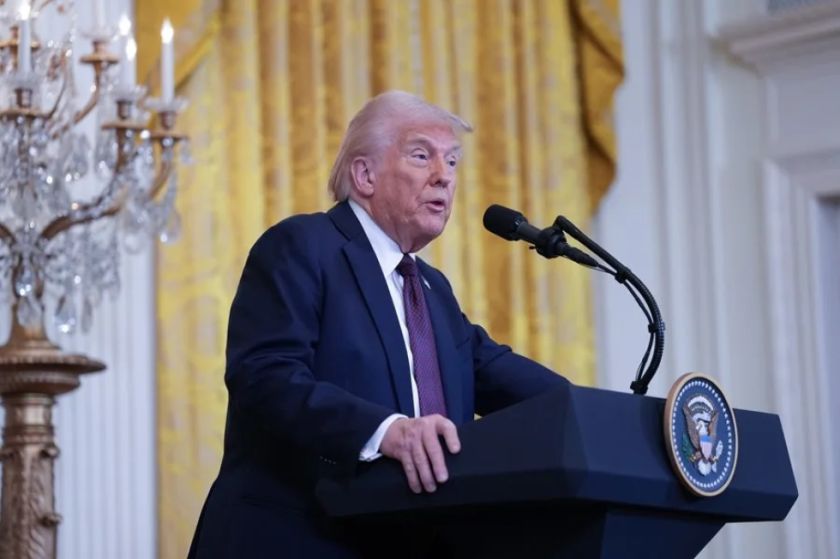 Trump analiza exigir a los bancos de EE.UU. los datos sobre la nacionalidad de sus clientes