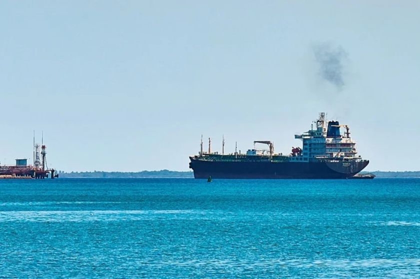 EE.UU. relaja el bloqueo para permitir la venta de petróleo venezolano al sector privado en Cuba