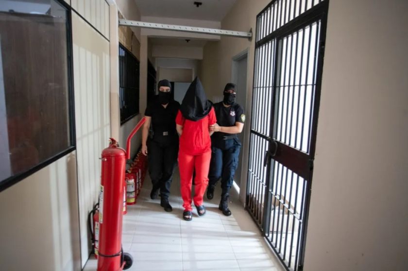 Esposa de Marset amenaza durante su traslado a otra cárcel