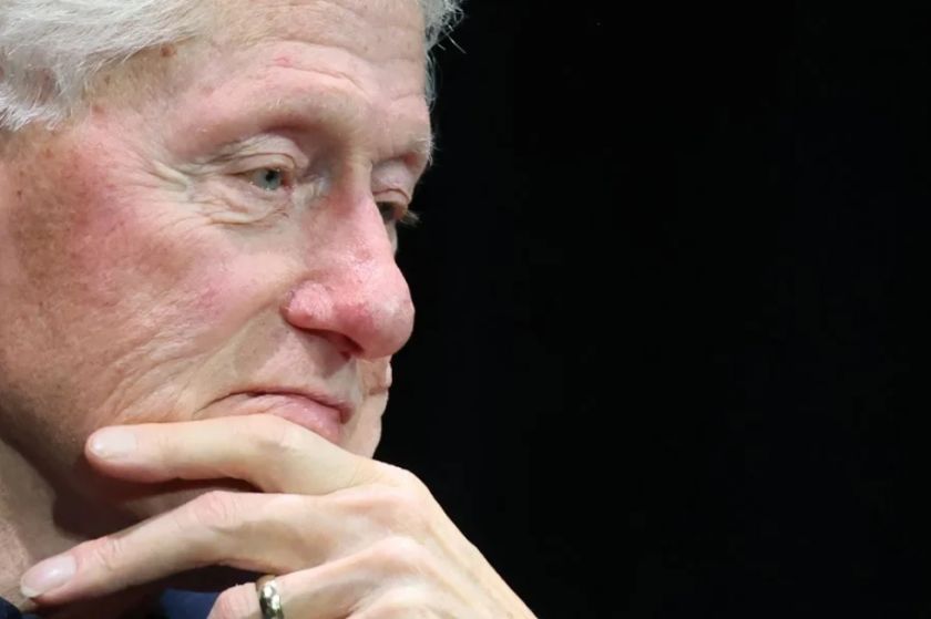 Bill Clinton comparece ante el Congreso y asegura que no sabía nada de los delitos de Epstein