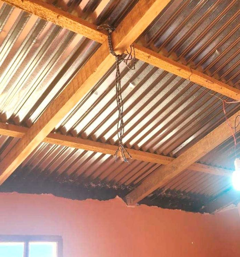 Un hombre muere colgado  y se salva la vida de otro