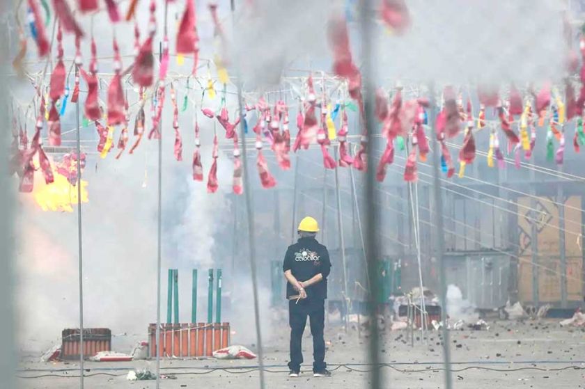 Una atronadora mascletà da comienzo en València a 19 días de fiestas de Fallas