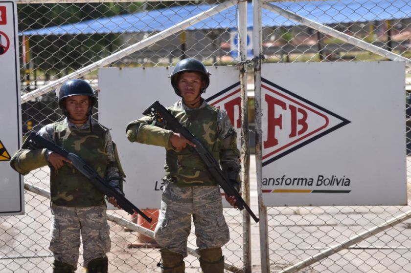 Diputado critica presencia de militares en YPFB: “No tienen la especialización para detectar sabotajes”