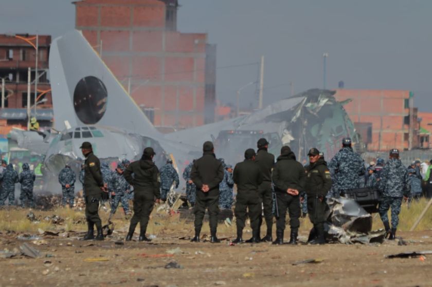 Dictan prisión preventiva para 19 acusados de robo de billetes del avión siniestrado