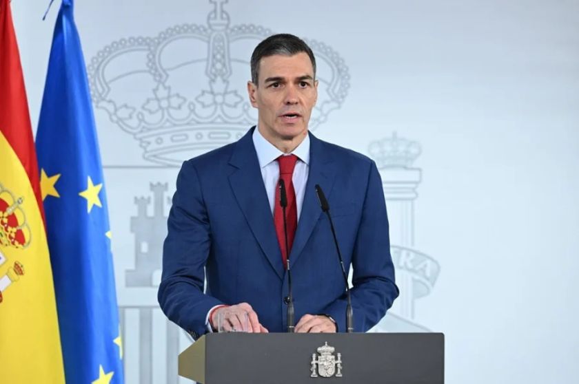 Sánchez recupera el ‘No a la guerra’ y avisa que España no será «cómplice» solo por miedo a represalias