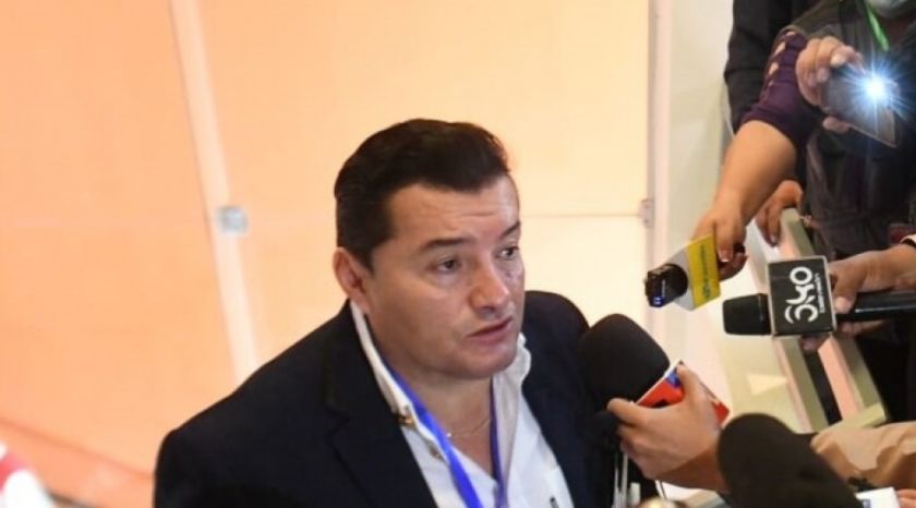 Alcalde de Santa Cruz da positivo a influenza A mientras cumple detención preventiva