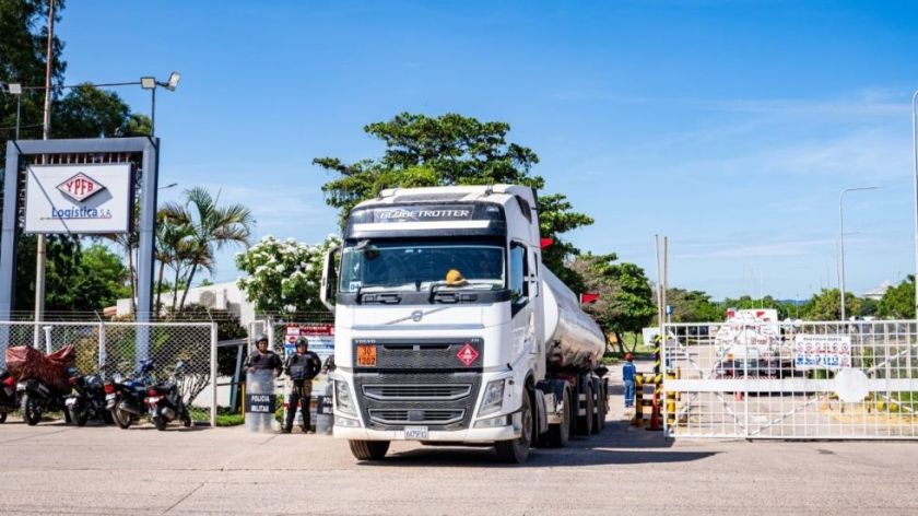 YPFB despacho 4 millones de litros de gasolina a Santa Cruz