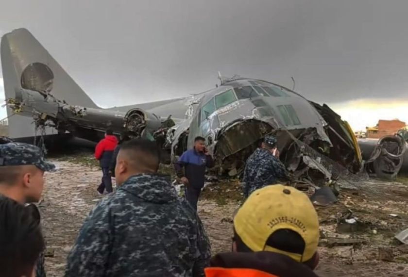Despierta el niño que perdió sus extremidades en el accidente aéreo y envían su caso a EEUU