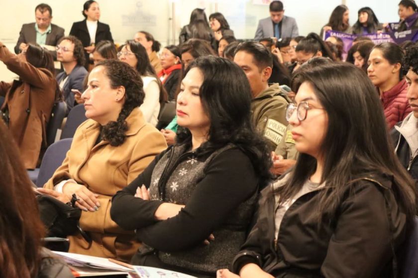 Socializan proyecto de ley para la prevención de la violencia digital