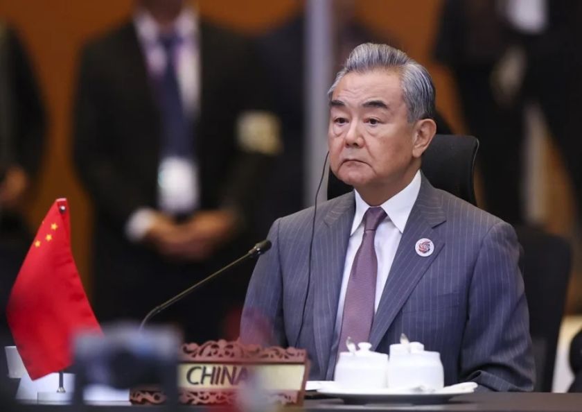 El canciller chino dice que la guerra en Irán «no debería haber estallado» y pide alto el fuego