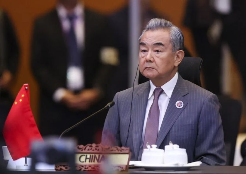 El canciller chino dice que la guerra en Irán «no debería haber estallado» y pide alto al fuego