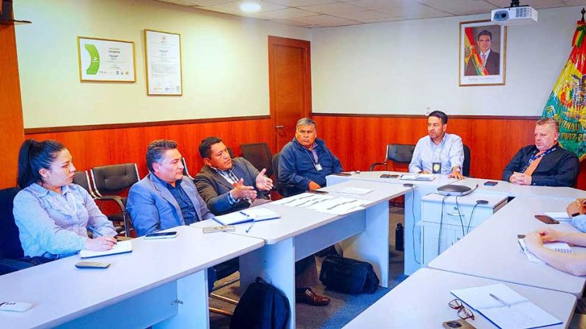 Evalúan el avance de obras en el aeropuerto para su habilitación 