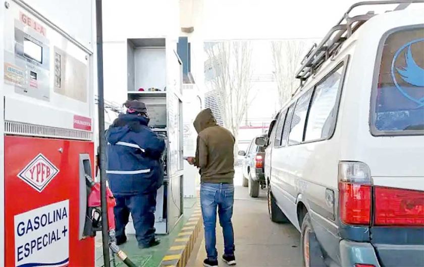 El Gobierno descarta alza inmediata de carburantes