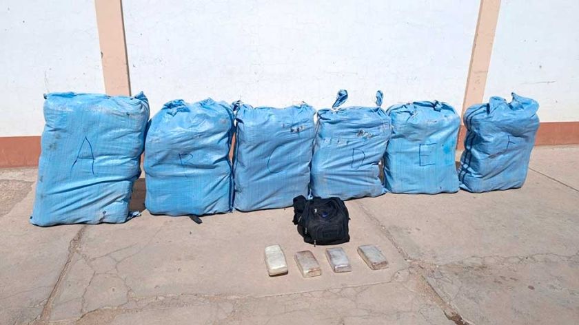 Narcotraficantes abandonan más de 120 kilos de droga al huir de operativo