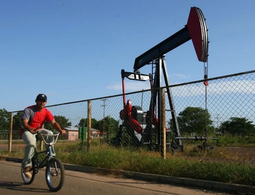 EE.UU. emite una licencia para permitir a sus empresas explotar y comerciar petróleo venezolano