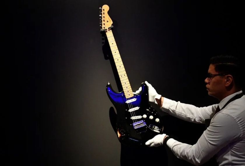 La guitarra ‘Black Strat’ de Pink Floyd, vendida por un récord de 14,55 millones de dólares