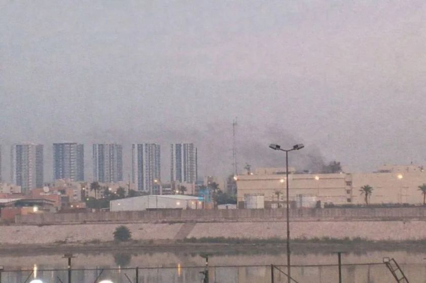 La embajada de EE.UU. en Bagdad recibe el impacto de un dron que provocó un incendio