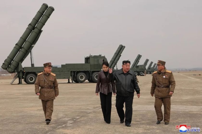 Corea del Norte reivindica una prueba con lanzacohetes múltiples tras la detección de misiles