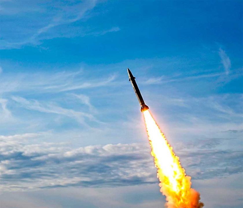 Israel promete una guerra larga e Irán usa misil ‘Sejil’