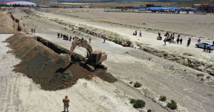 La población de Pisiga, preocupada por la construcción de zanjas y muros en la frontera con Chile