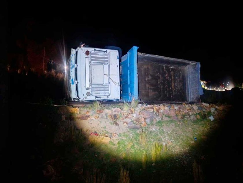 Reportan un muerto y diez heridos tras choque frontal en zona de bloqueo