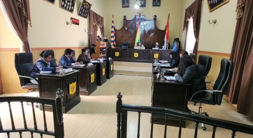 Comienza sesión del Concejo Municipal y modifican el orden del día