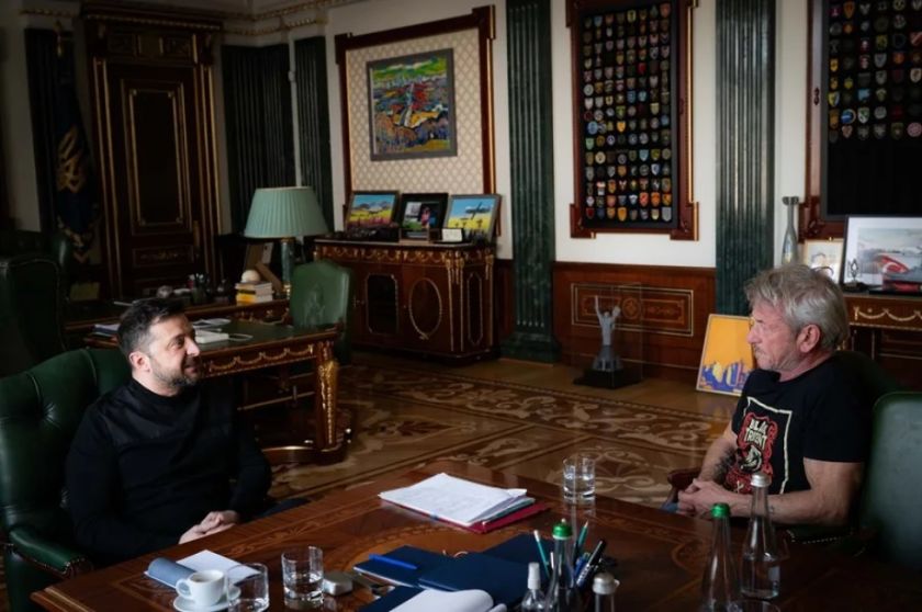 El actor Sean Penn visita el frente en Ucrania con el exjefe de Zelenski