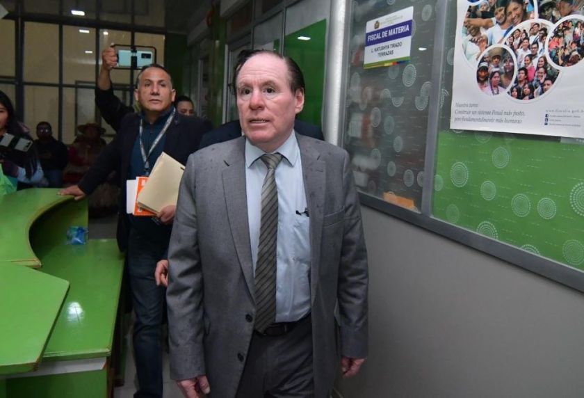 Presidente del BCB se presenta a declarar ante la Fiscalía por el siniestro del avión con billetes