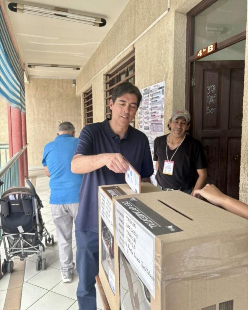 Ministros emiten su voto y destacan una jornada electoral “en tranquilidad y paz”