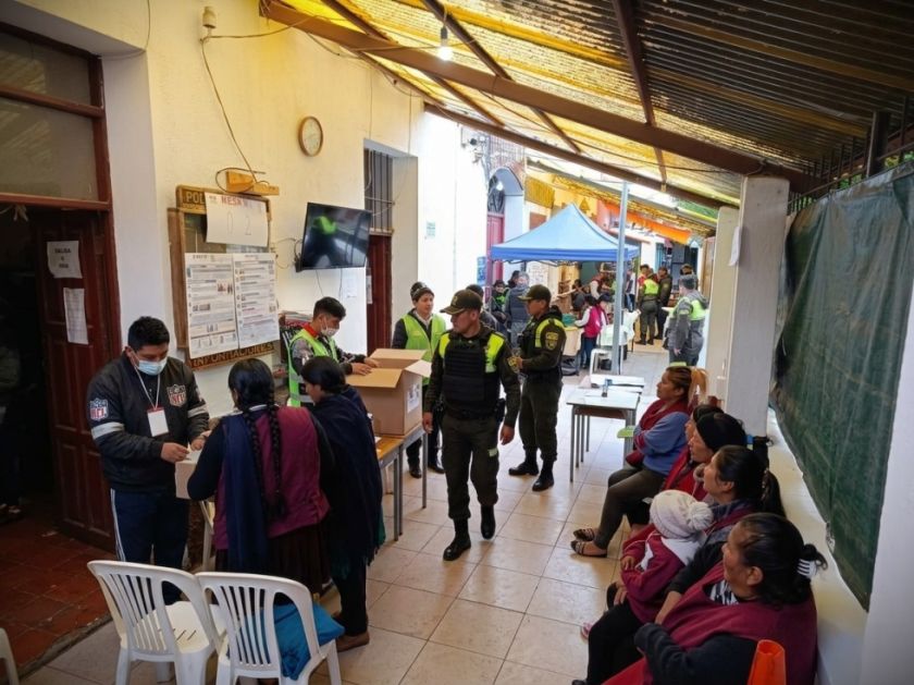 Policía confirma 529 arrestados y 408 vehículos retenidos en todo el país hasta la media jornada electoral