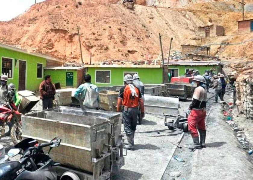 Cuatro jucus se salvan de  ser linchados en socavón de cooperativa minera