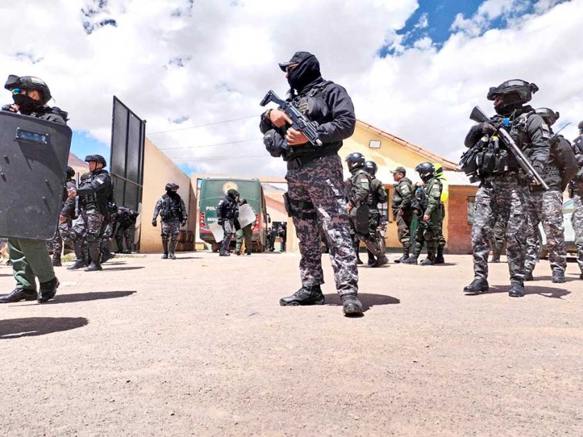Trasladan a 9 personas vinculadas a la red de  Marset a Cantumarca    