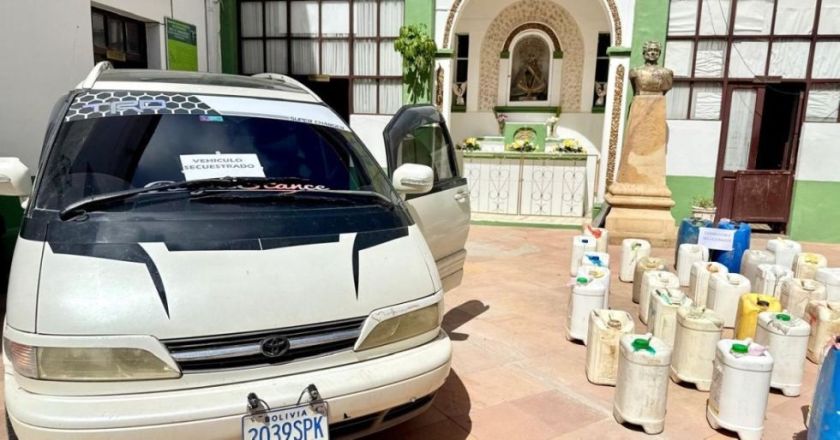 Chuquisaca: Aprehenden a dos jóvenes con más de 3.000 litros de gasolina