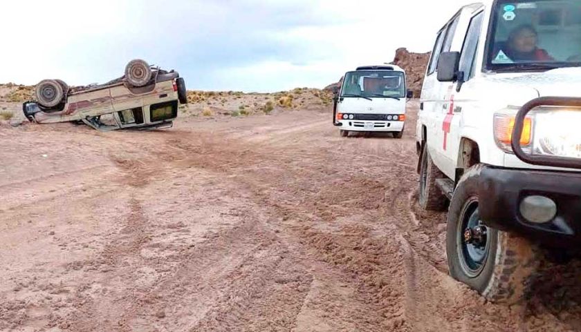 Vuelco de vehículo de YLB  deja tres personas heridas