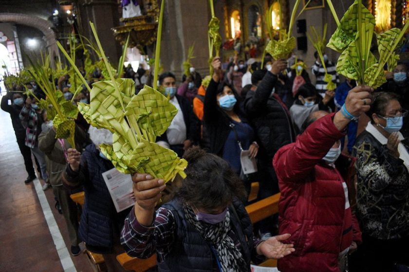 Miles de fieles celebran el Domingo de Ramos