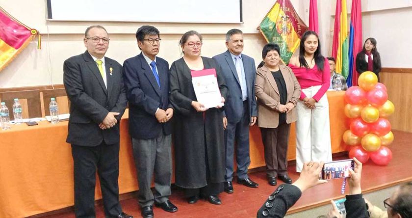 La carrera de Trabajo Social de la UATF logra acreditarse ante el CEUB