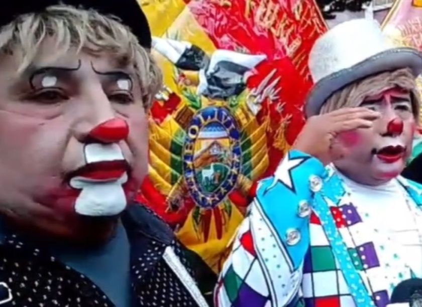 Gremios de Payasos y artesanos se movilizan en el Ministerio de Educación