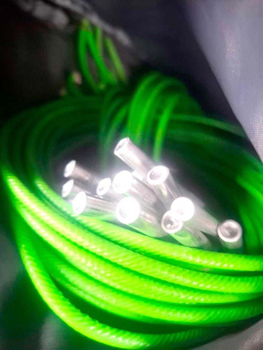 Hallan dinamita en minibús  y aprehenden a chofer ebrio
