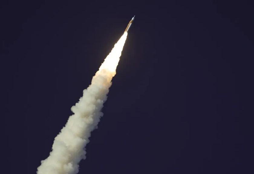 Los astronautas de Artemis II despiertan en la nave Orión y orbitan la Tierra en su primer día