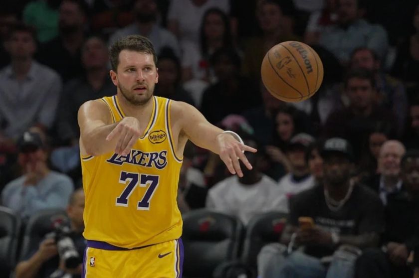 Luka Doncic de baja «indefinida» por una lesión en el isquiotibial