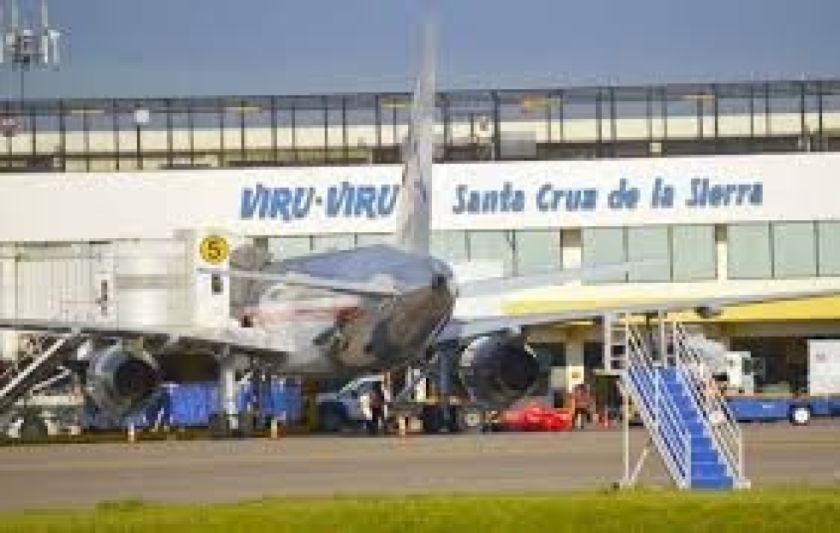 Santa Cruz: Fiscalía detiene en el aeropuerto a mujer que intentaba escapar