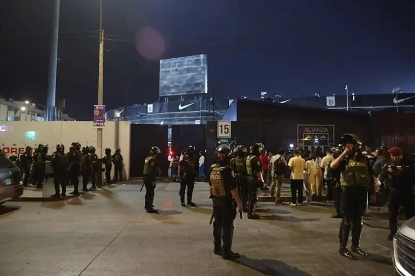 Perú: Una avalancha humana causó el fallecimiento de un hincha y decenas de heridos en estadio de Alianza Lima