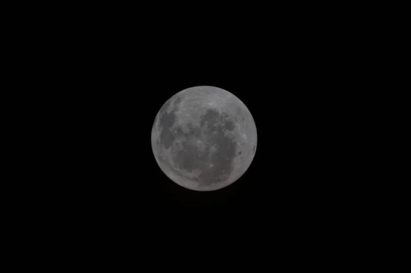La NASA publica la primera foto de la cara oculta de la Luna tomada por la misión Artemis II