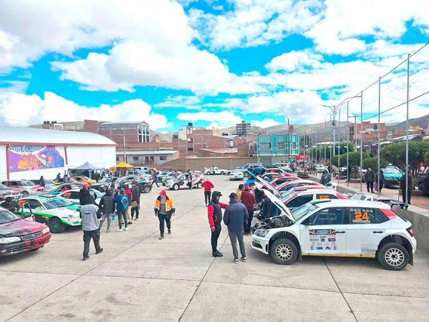 Potosinos lideran el nacional de automovilismo
